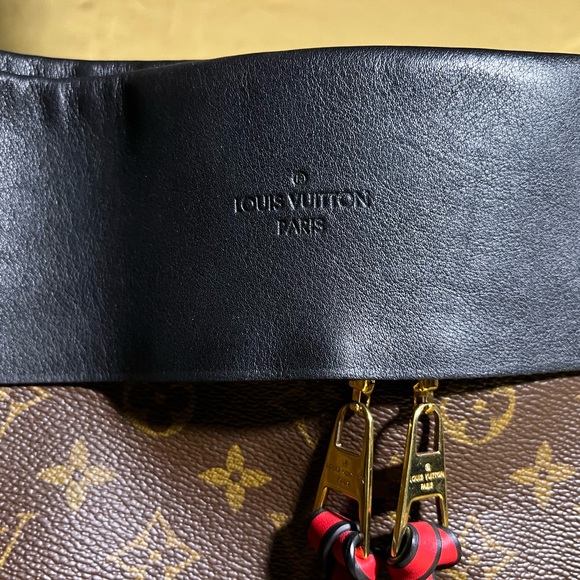 Louis Vuitton Tuileries Hobo - Picture 12 of 13